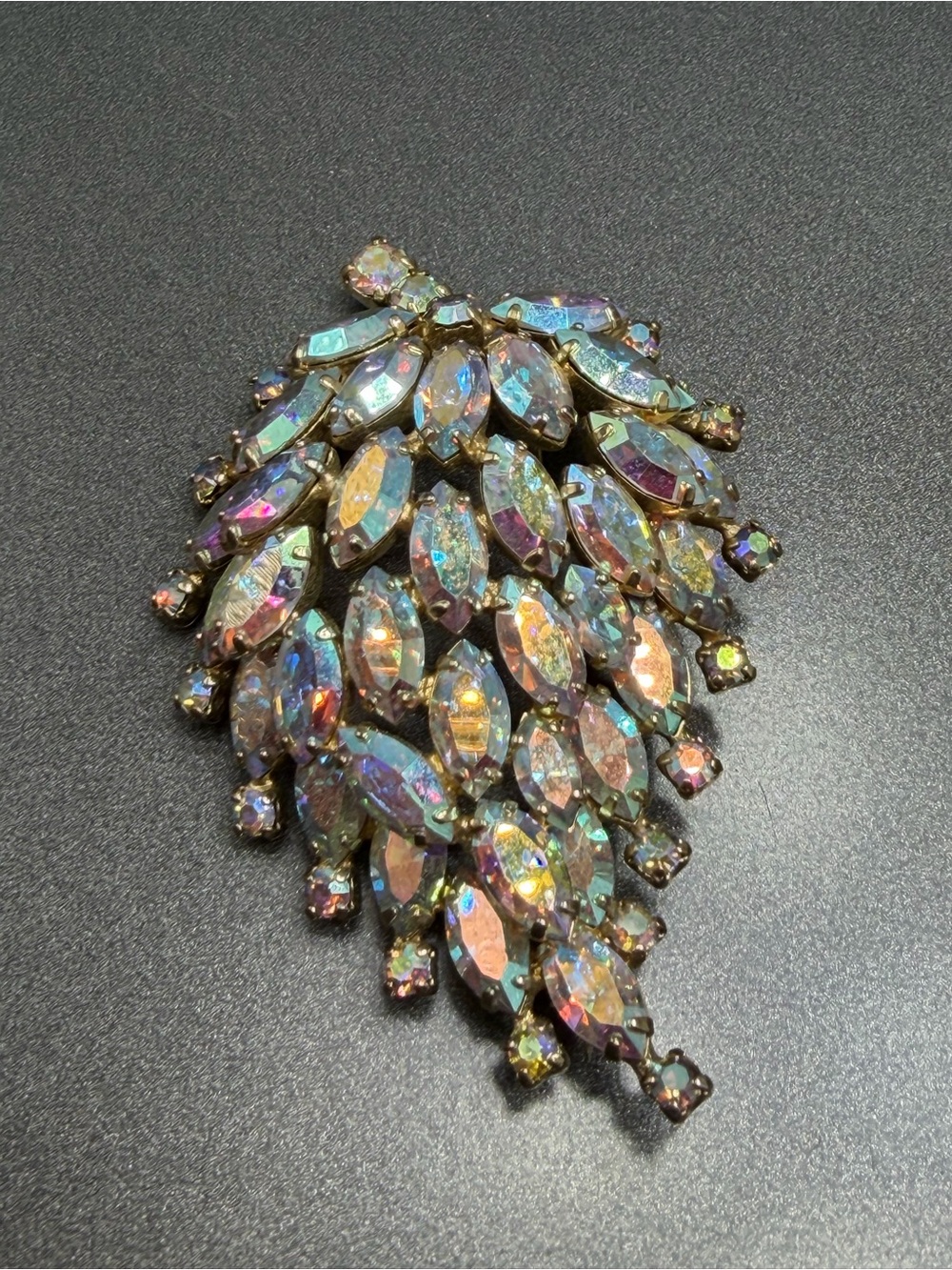 ⬇️⬇️ Vintage Aurora Borealis Teardrop Statement Brooch #470UR